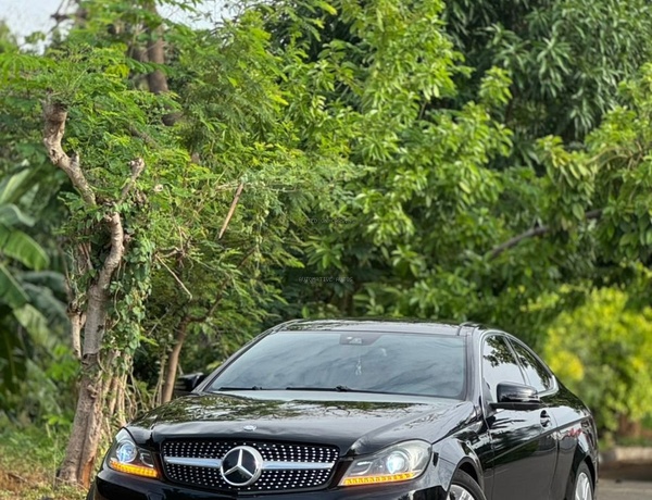 PREMIUM USED 2013 MERCEDES BENZ C350 COUPE IN ABUJA