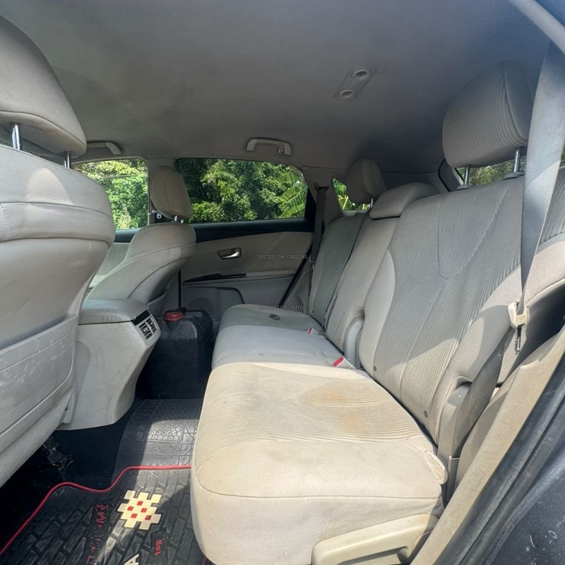 REGISTERED 2012 TOYOTA VENZA KEYLESS V6 WITH DUTY image