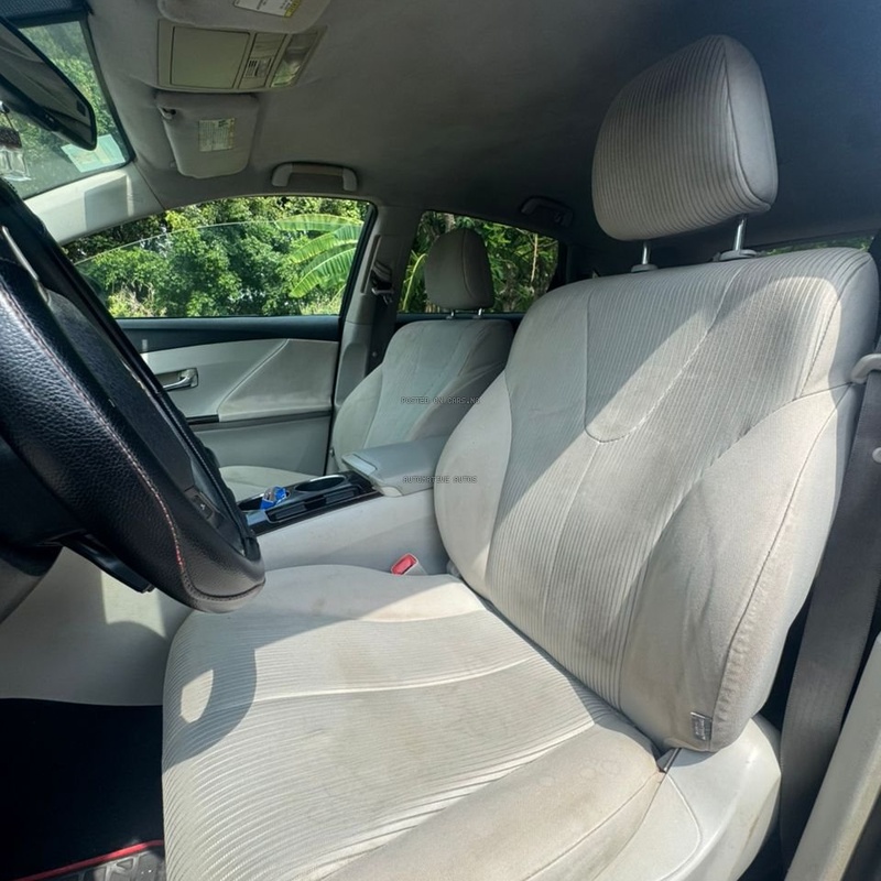 REGISTERED 2012 TOYOTA VENZA KEYLESS V6 WITH DUTY image