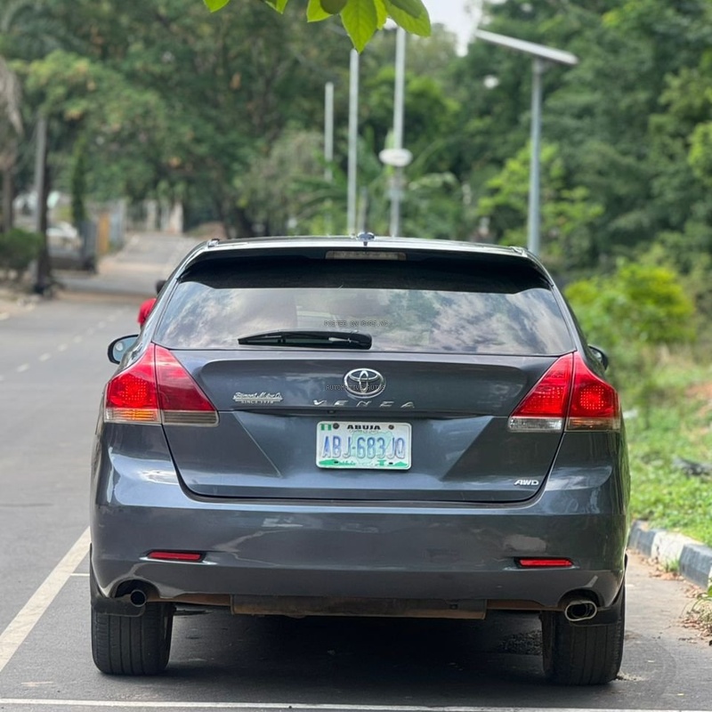 REGISTERED 2012 TOYOTA VENZA KEYLESS V6 WITH DUTY image