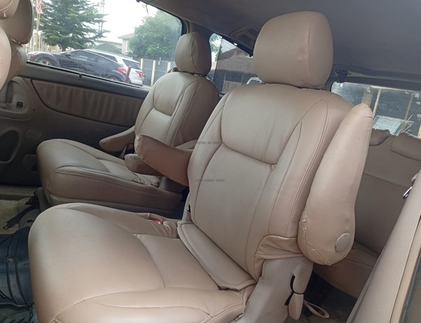 Distress 2005 Toyota Sienna for Sale In Abuja