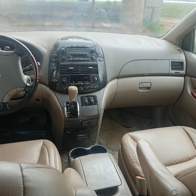 Distress 2005 Toyota Sienna for Sale In Abuja image