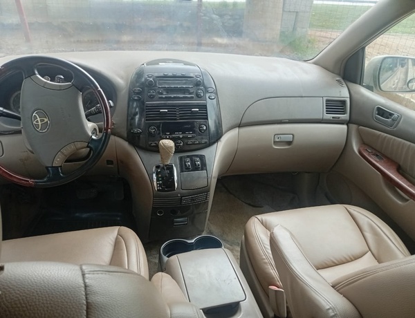Distress 2005 Toyota Sienna for Sale In Gwarinpa