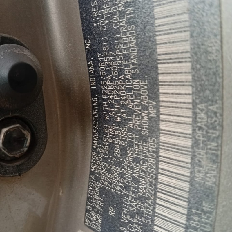 Distress 2005 Toyota Sienna for Sale In Gwarinpa image