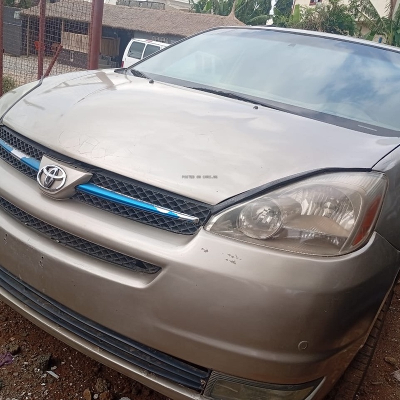 Distress 2005 Toyota Sienna for Sale In Gwarinpa image