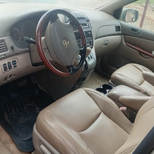 Distress 2005 Toyota Sienna for Sale In Gwarinpa