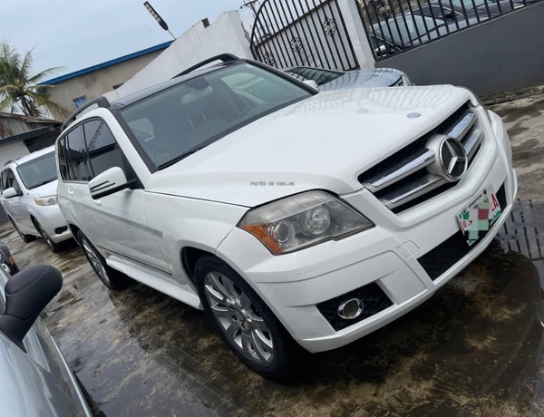 2010 REGISTERED MERCEDES BENZ GLK IN LAGOS