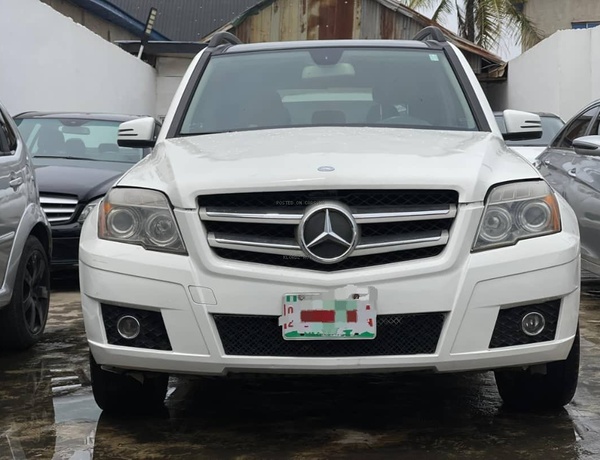 2010 REGISTERED MERCEDES BENZ GLK IN LAGOS