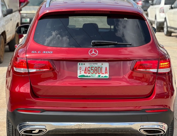 FOREIGN USED 2018 MERCEDES BENZ GLC 300 FOR SALE IN LAGOS