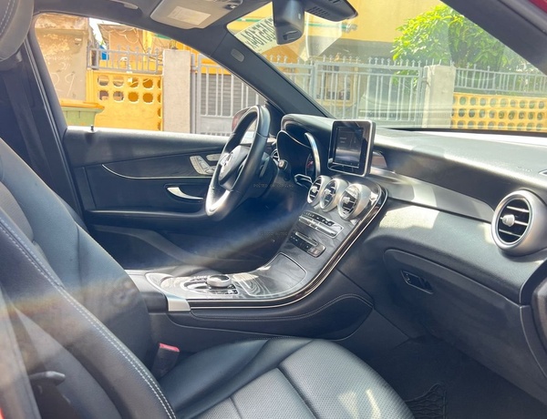 FOREIGN USED 2018 MERCEDES BENZ GLC 300 FOR SALE IN LAGOS