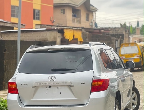 TOKUNBO 2008 TOYOTA HIGHLANDER FOR SALE IN LAGOS