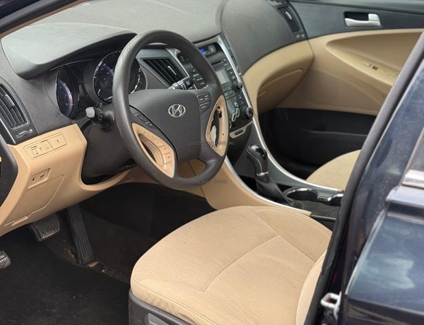TOKUNBO 2013 HYUNDAI SONATA FOR SALE IN LAGOS