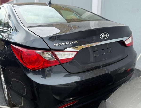 TOKUNBO 2013 HYUNDAI SONATA FOR SALE IN LAGOS