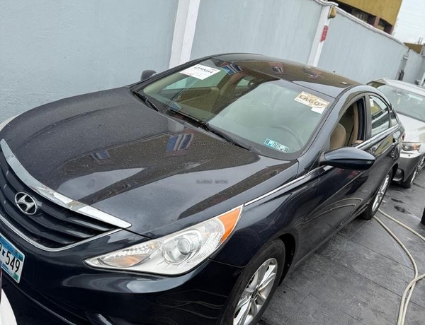 TOKUNBO 2013 HYUNDAI SONATA FOR SALE IN LAGOS