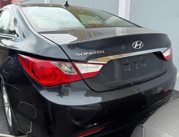 TOKUNBO 2013 HYUNDAI SONATA FOR SALE IN LAGOS