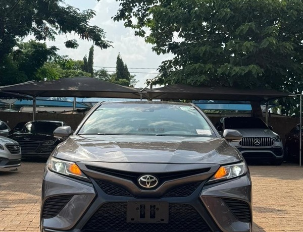 Foriegn Used Toyota Camry SE 2018 model In Abuja