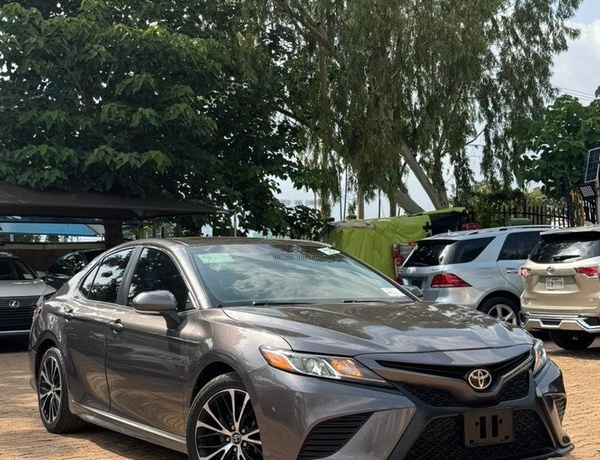 Foriegn Used Toyota Camry SE 2018 model In Abuja