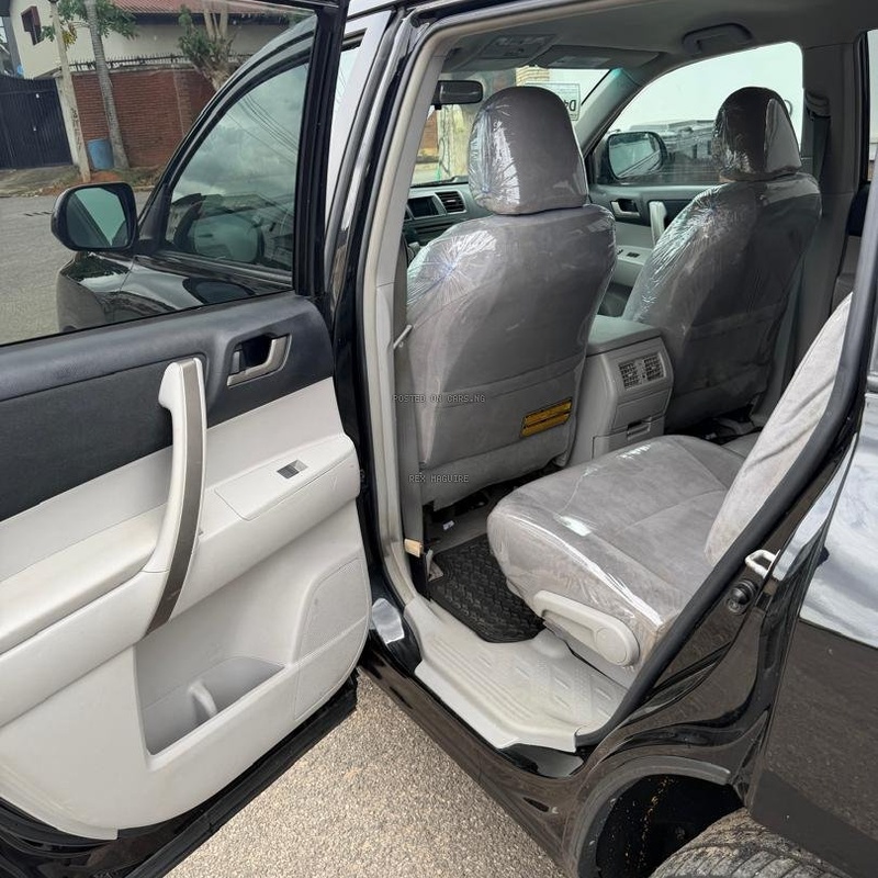 FOREIGN USED TOYOTA HIGHLANDER 2010 FOR SALE IN LAGOS image
