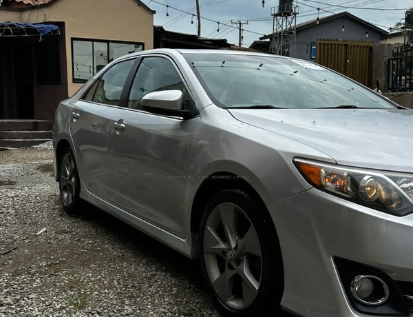 FOREIGN USED TOYOTA CAMRY 2012 SE  LIMITED IN LAGOS