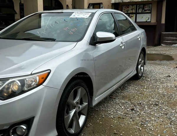 FOREIGN USED TOYOTA CAMRY 2012 SE  LIMITED IN LAGOS