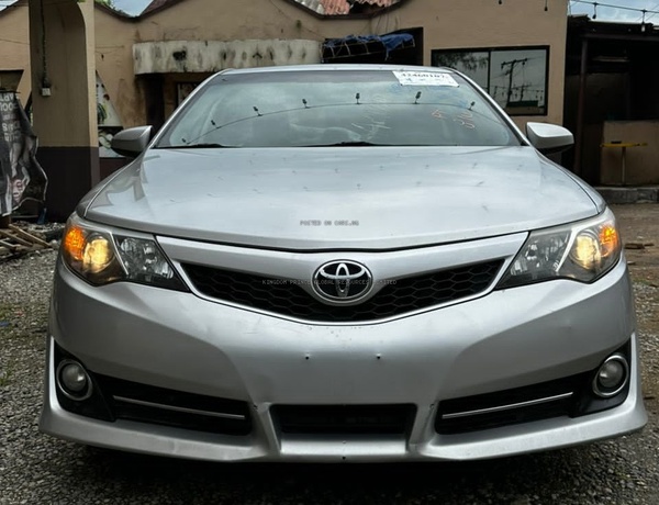 FOREIGN USED TOYOTA CAMRY 2012 SE  LIMITED IN LAGOS