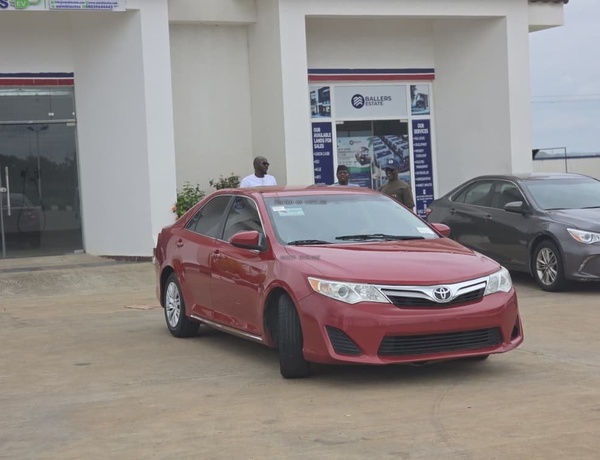 Foreign Used Toyota Camry 2014 for Sale In Lagos