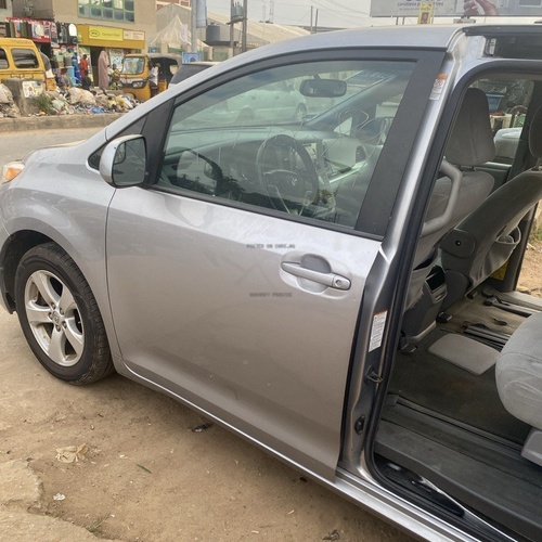 TOYOTA SIENNA 2015 FOR SALE