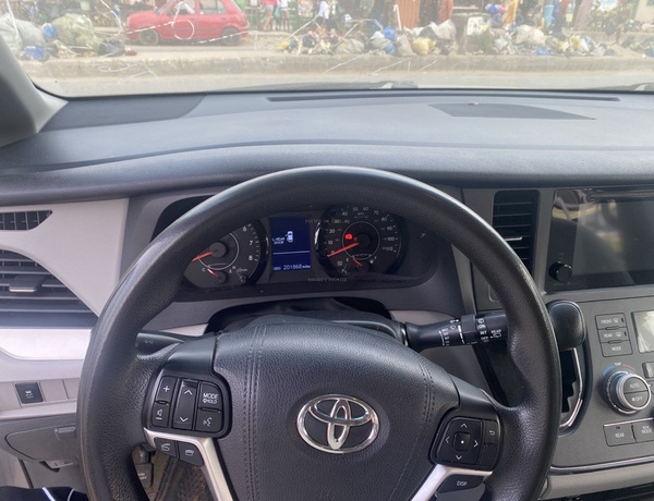 TOYOTA SIENNA 2015 FOR SALE
