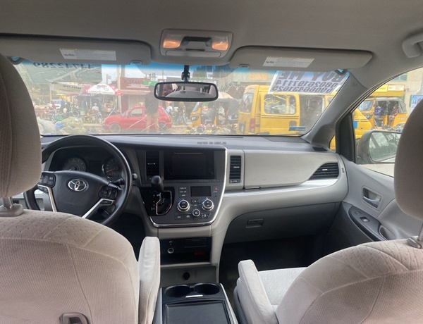 TOYOTA SIENNA 2015 FOR SALE