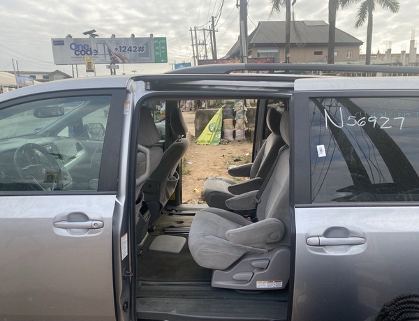 TOYOTA SIENNA 2015 FOR SALE