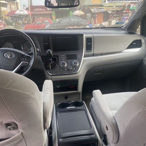TOYOTA SIENNA 2015 FOR SALE