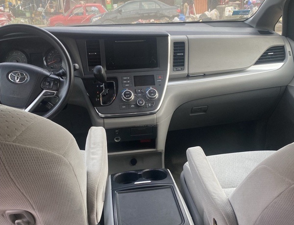 TOYOTA SIENNA 2015 FOR SALE