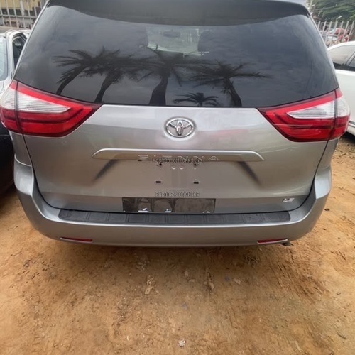 TOYOTA SIENNA 2015 FOR SALE