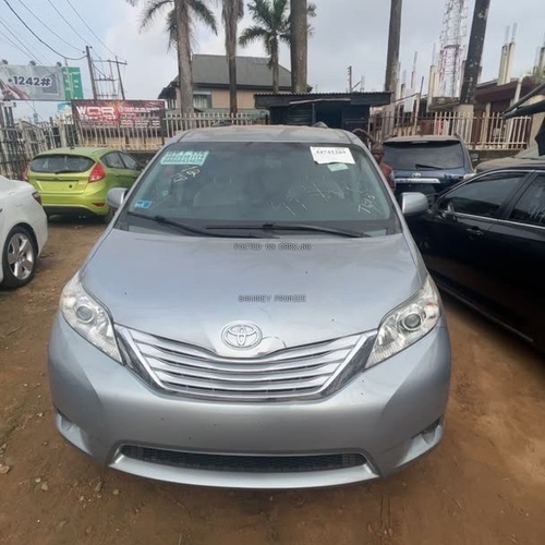 TOYOTA SIENNA 2015 FOR SALE