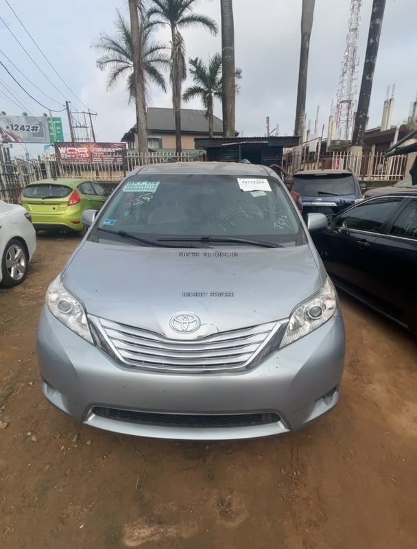 TOYOTA SIENNA 2015 FOR SALE image
