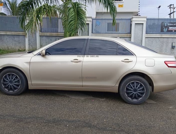 Foreign Used Toyota Camry tokunbo 2010 in Abuja