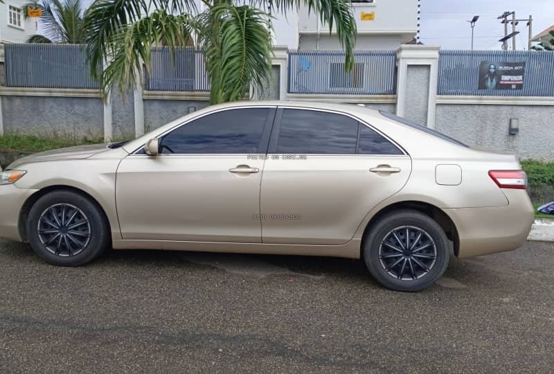 Foreign Used Toyota Camry tokunbo 2010 in Abuja image