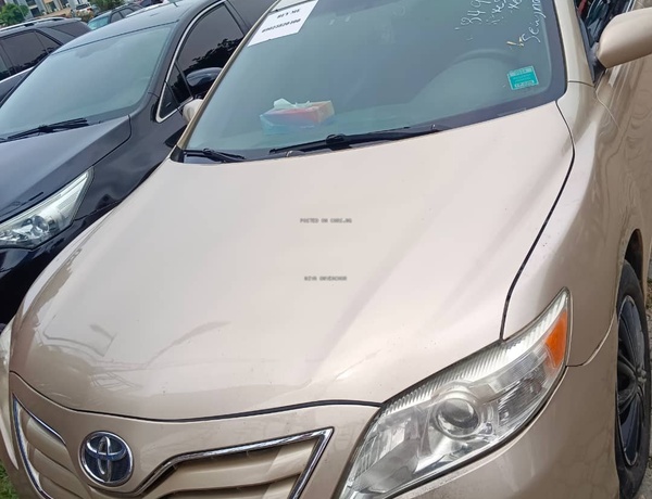 Foreign Used Toyota Camry tokunbo 2010 in Abuja