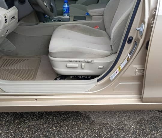 Foreign Used Toyota Camry tokunbo 2010 in Abuja