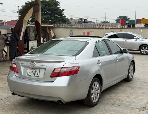 Foreign Used Toyota Camry XLE 2007 in lagos