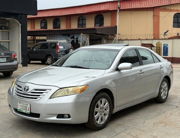 Foreign Used Toyota Camry XLE 2007 in lagos