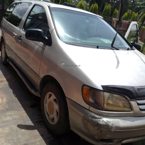 Nigerian Used Toyota Sienna XLE 2002 In Benin 
