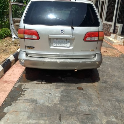Nigerian Used Toyota Sienna XLE 2002 In Benin 
