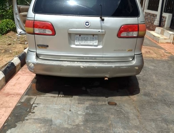 Nigerian Used Toyota Sienna XLE 2002 In Benin 