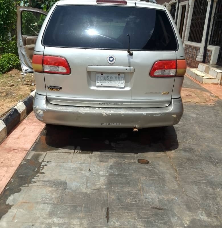 Nigerian Used Toyota Sienna XLE 2002 In Benin  image
