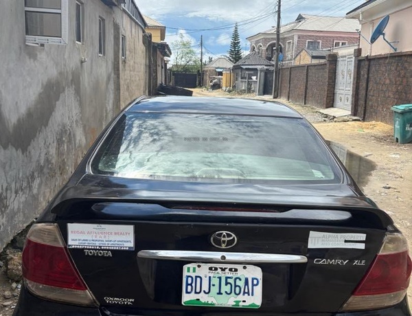 Nigerian Used Toyota Camry 2005 in Lagos