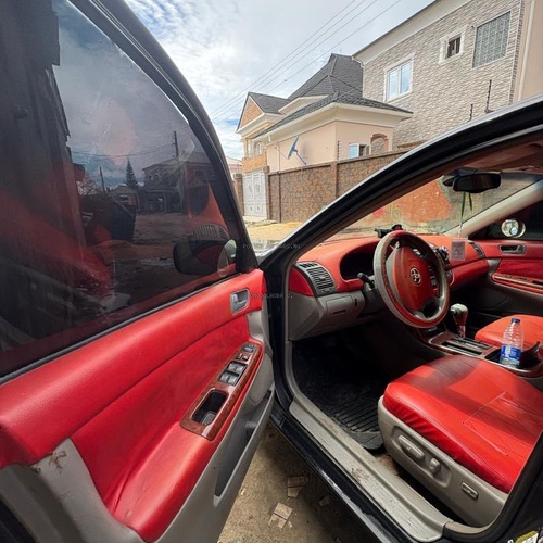 Nigerian Used Toyota Camry 2005 in Lagos