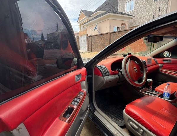 Nigerian Used Toyota Camry 2005 in Lagos