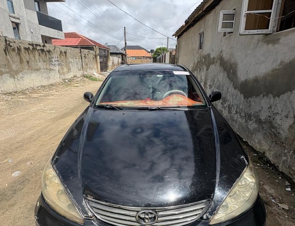Nigerian Used Toyota Camry 2005 in Lagos