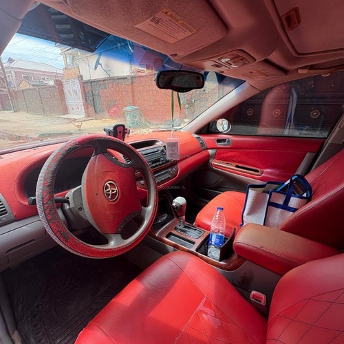 Nigerian Used Toyota Camry 2005 in Lagos